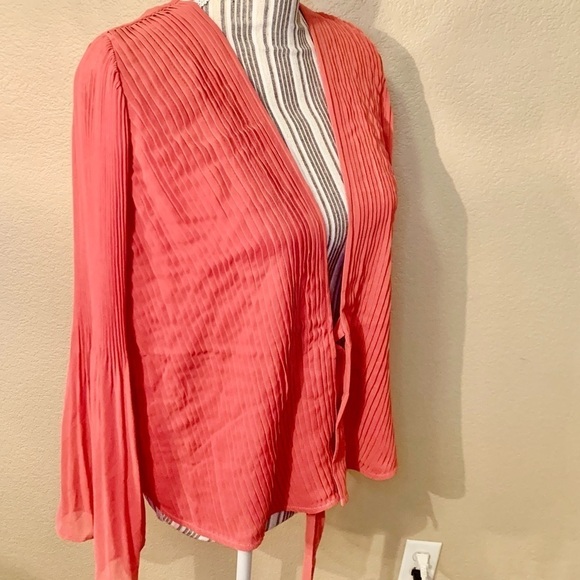 NWT Bar III Wrap Blouse XXS Salmon Orange Pink “Dark Starfish” Bell Sleeves Boho - Picture 7 of 16
